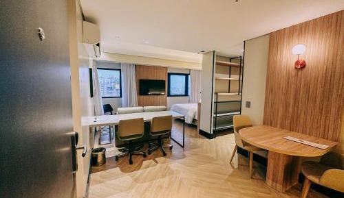 Deluxe King Suite