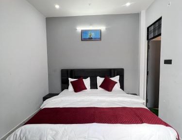 Deluxe Room (2 Adults + 1 Child)