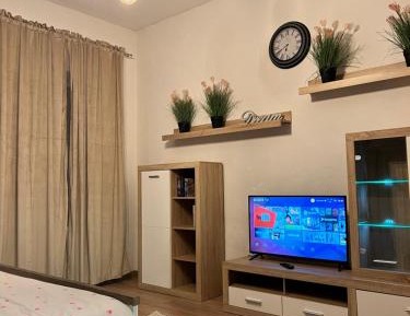 Studio Apartment with One Double Bed