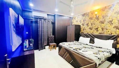 Deluxe Double Room (2 Adults + 1 Child)