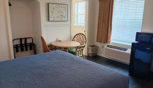 Standard Queen Room