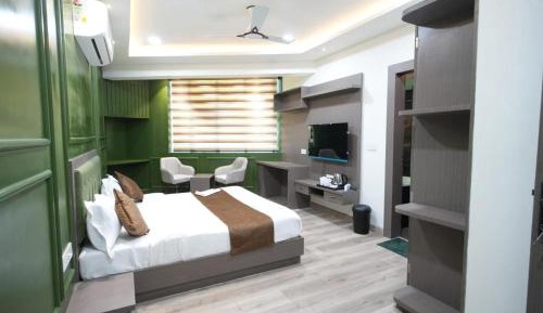 Deluxe Family Room