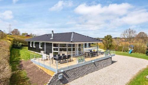Five-Bedroom Holiday Home