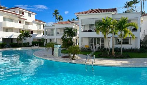 King Suite with Pool View