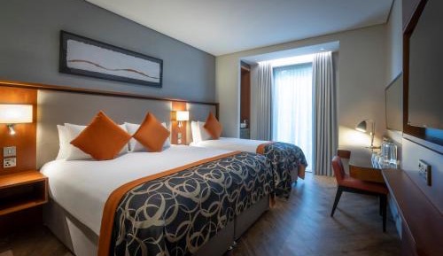 Deluxe King & Single Room