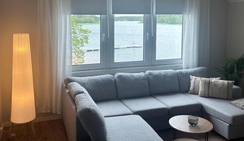 Deluxe One-Bedroom Apartment with Ocean View