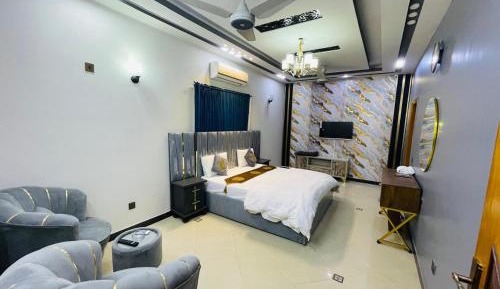 Deluxe Double Room (2 Adults + 1 Child)