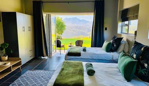 Apartment with Mountain View