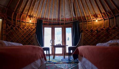 Standard Twin Room with Mountain View