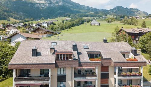 Apartment with Mountain View