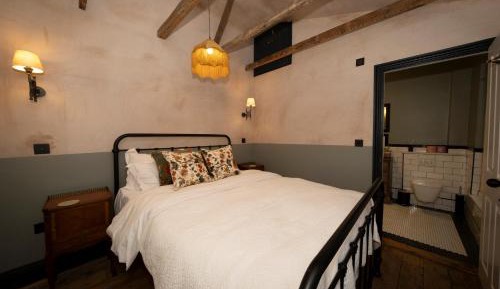 Deluxe Double Room with Bath