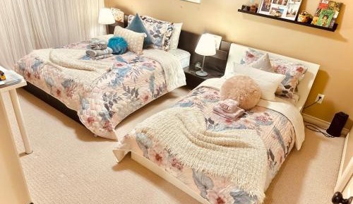 Twin Room with Shared Toilet