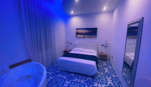 Suite with Hot Tub