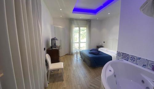 Deluxe Suite with Sea View