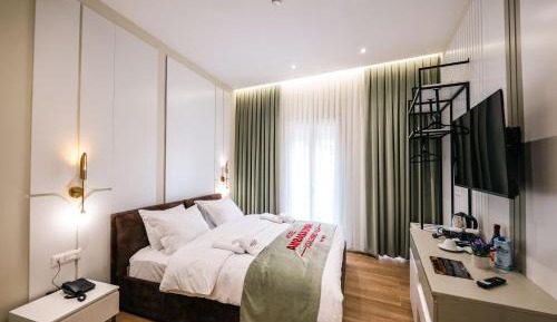 Deluxe Double Room with French Balcony