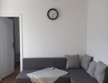 One-Bedroom Apartment with View