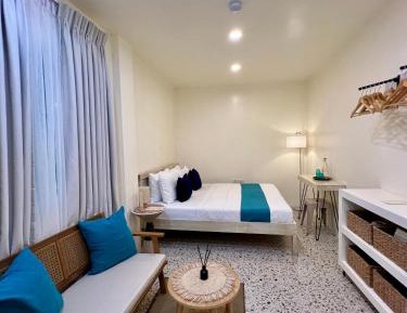 Deluxe Queen Suite