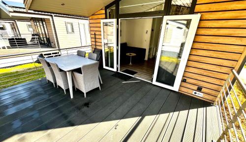 Superior Beach Chalet 10