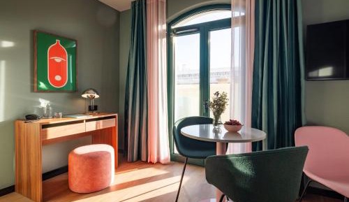 Large Studio with Kitchenette and Terrace
