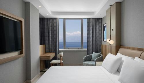 Standard King Room with Sea View