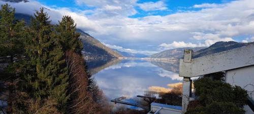 Apartment with Lake View