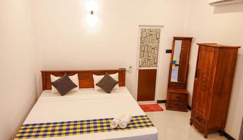 Deluxe One-Bedroom Apartment
