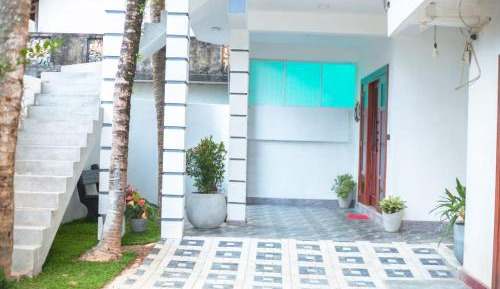 Deluxe One-Bedroom Apartment with Garden View
