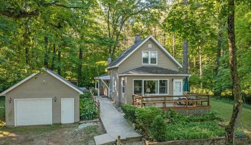 Three-Bedroom Holiday Home 