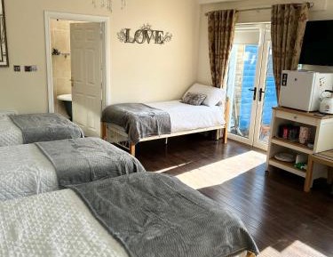 Deluxe Family Room