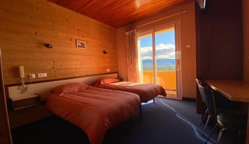 Twin Room with Mountain View