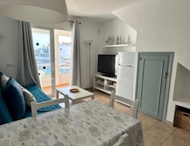 Apartment with Pool View 