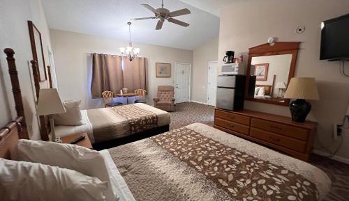 Large 2 Queen Beds Non-Smoking