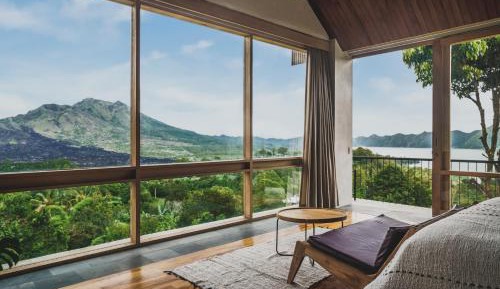 Suite with Mountain View