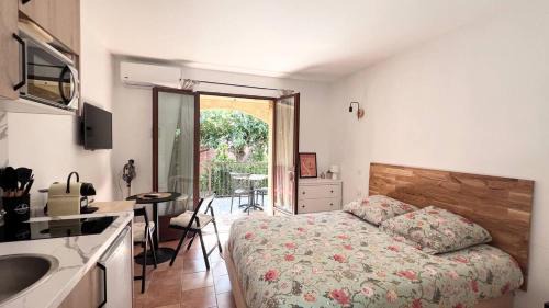 Studio with Garden View