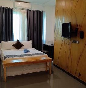 Standard Queen Room