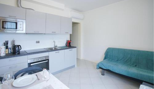 One-Bedroom Holiday Home