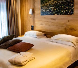 Room #8596807