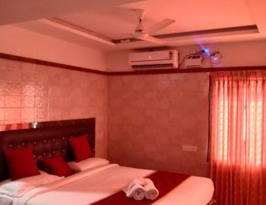 Deluxe Double Room (2 Adults + 1 Child)