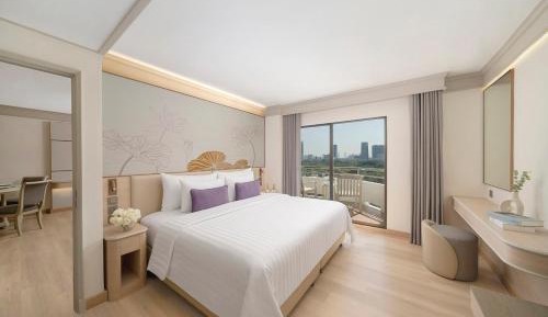 One-Bedroom Suite with Lake View