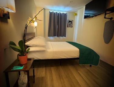 Standard Queen Room