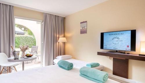 Superior Double Room with Sofa Bed and Terrace