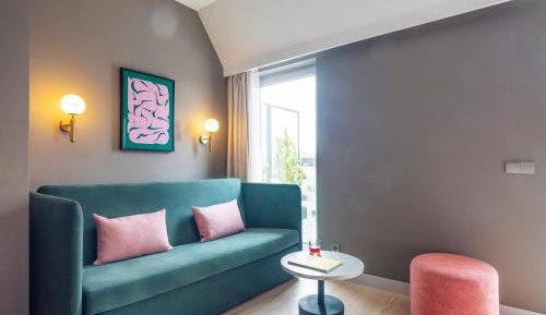 Extra Large Studio with Kitchenette