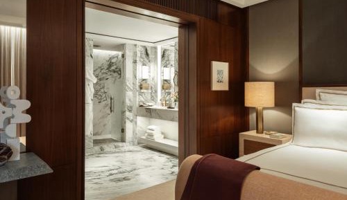 Deluxe Mews Suite