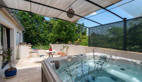One-Bedroom Apartment with Garden