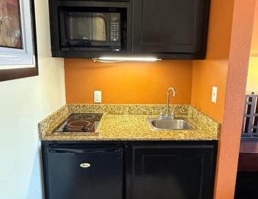 Deluxe Queen Suite