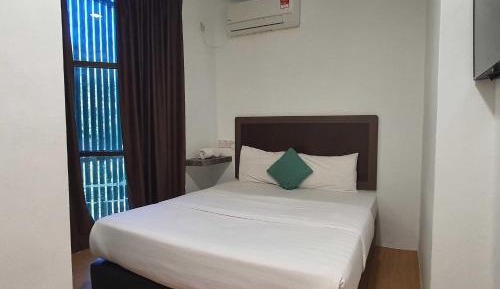 Deluxe Queen Room