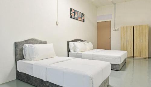 Triple Room with Shared Bathroom
