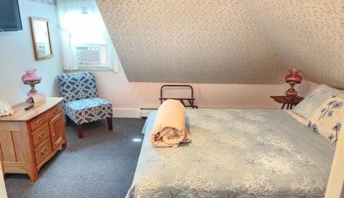 Deluxe Queen Suite