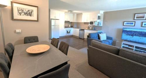 Two-Bedroom Deluxe Apartment 4 share