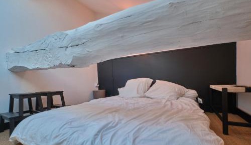 Superior One-Bedroom Apartment